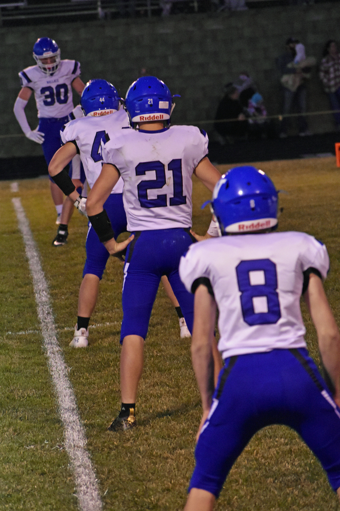 Wallace kickoff team