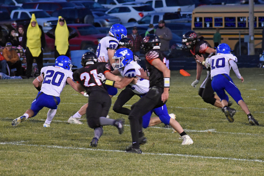 Wildcat offense prepares to score in the quarter-finals.