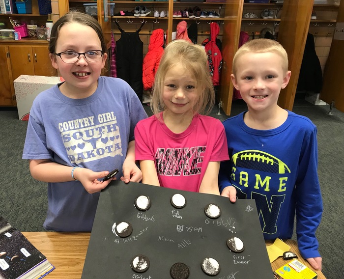 Oreo moon phases in 2nd grade science